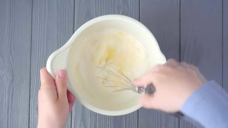 send eggs to sour cream