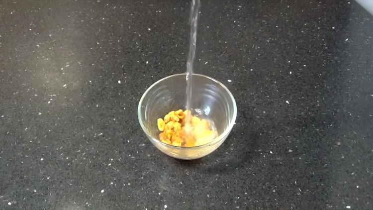 pour raisins with boiling water