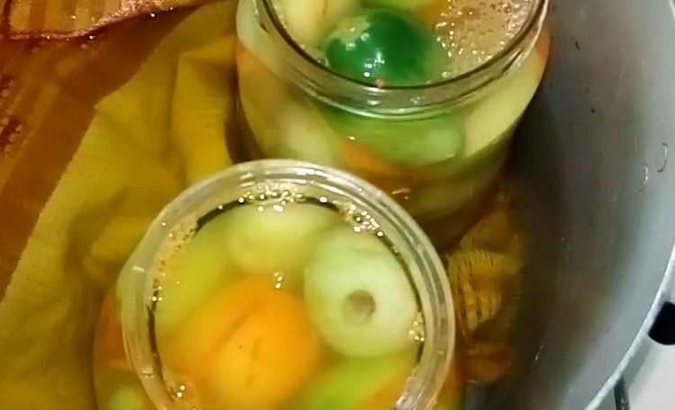 pour marinade into tomatoes