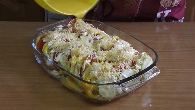 sprinkle cheese with eggs