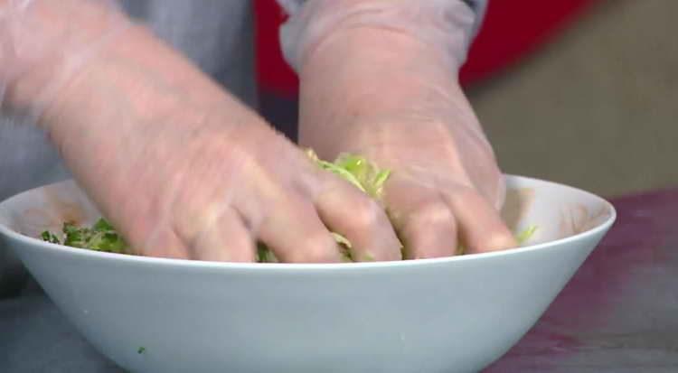 mix minced meat with spices