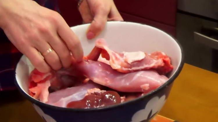 cut the rabbit in pieces