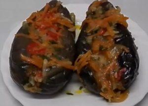 prepare delicious sauerkraut stuffed with carrots and garlic