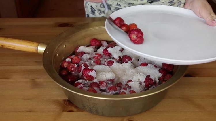 we get strawberries on a plate