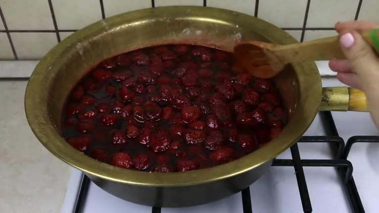 cook jam until boiling