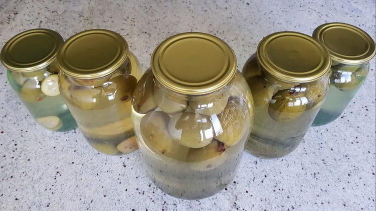 feijoa compote is ready