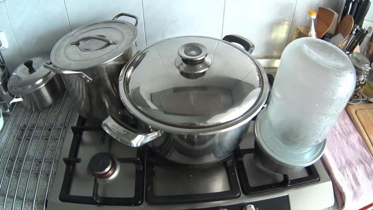 Cooking compote from feijoa