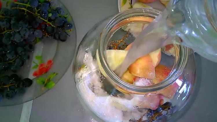 pour water into cans