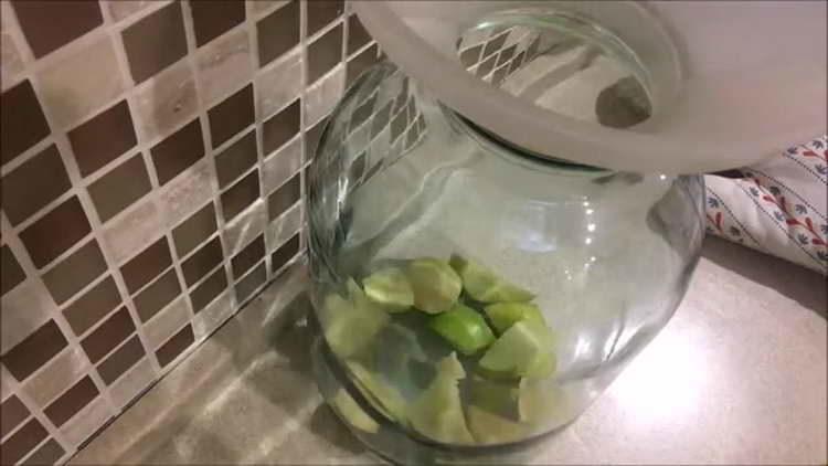 cut apples into slices