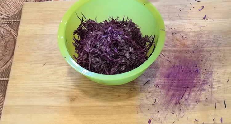 put the cabbage in a bowl
