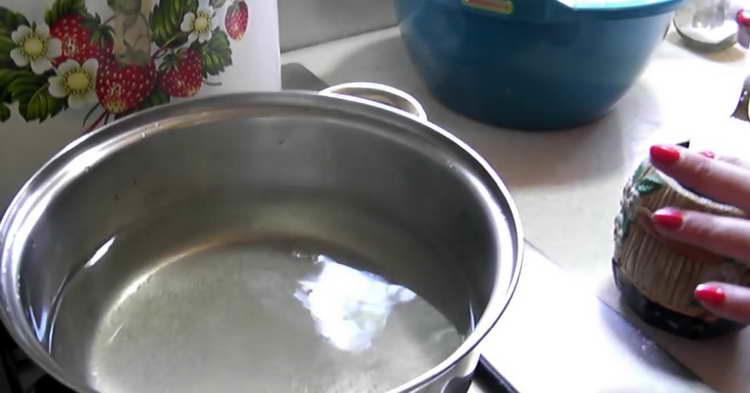 pour sugar and salt into the water