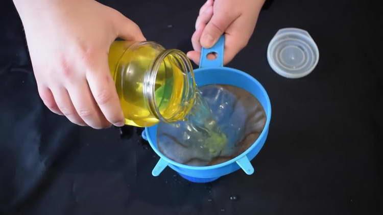 pass lemons through a sieve