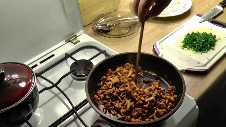 put the mushrooms in a bowl