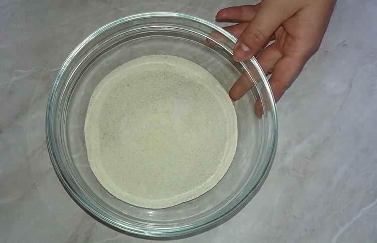 mix semolina and soda