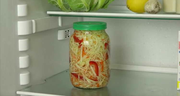 pickled cabbage with bell pepper
