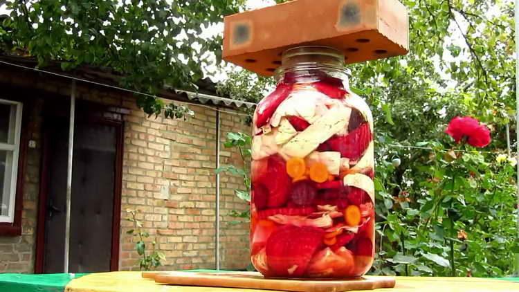 pickled cabbage with beets
