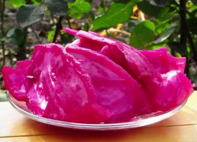 Simple and delicious pickled cabbage with beets🥫