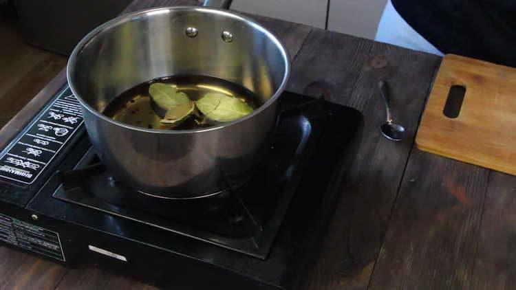send bay leaf to the marinade