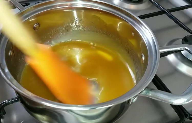 put sour cream with honey on the fire