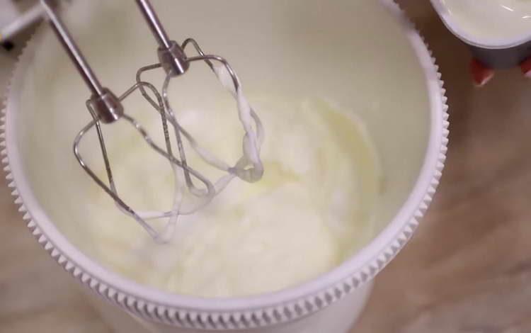 whip cream at high speeds