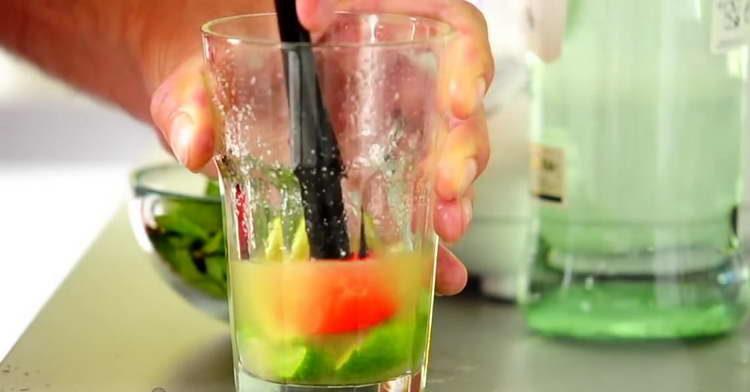 send in a glass of lime