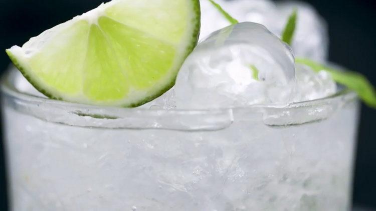 Alcoholic Mojito at the bar