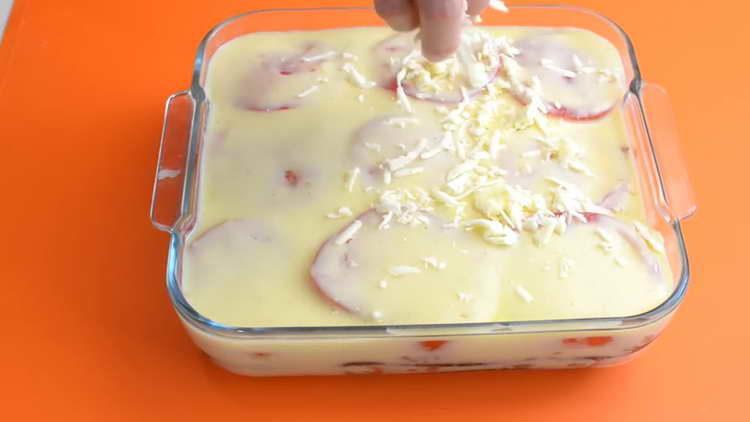 fill the layers with sauce