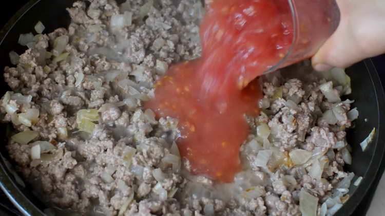 send tomato sauce to minced meat