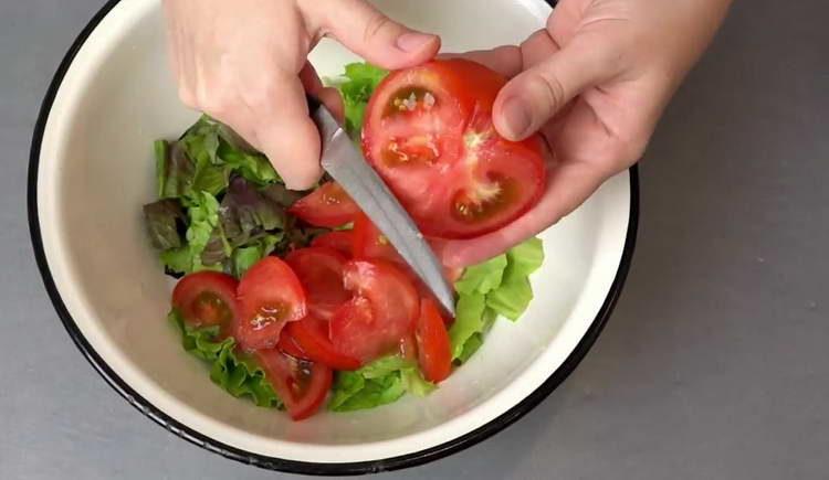 chop tomatoes