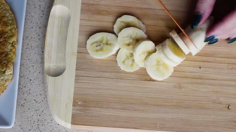 Ovsyanoblin with banana and dark chocolate