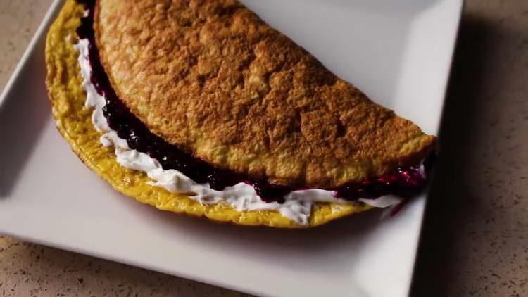 Ovsyanoblin with black currant