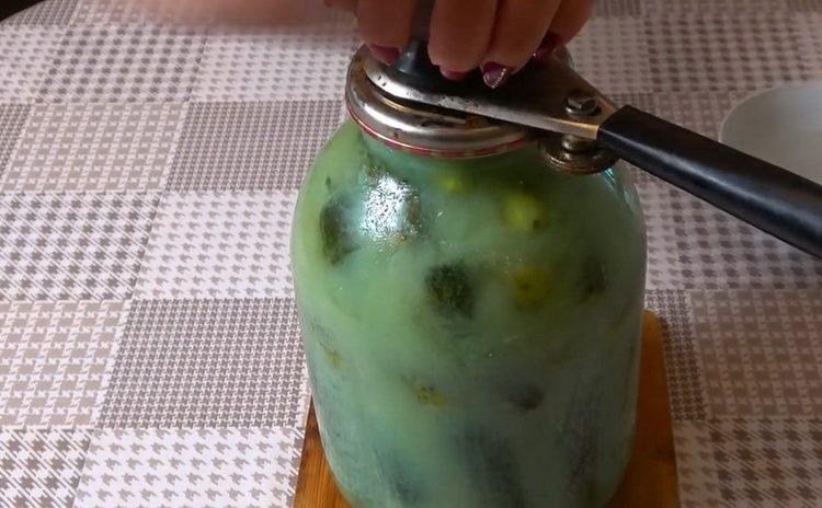 Awesome crunchy cucumbers for the winter