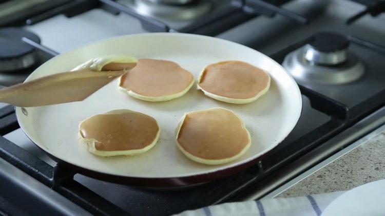 Step-by-step banana fritters with photo