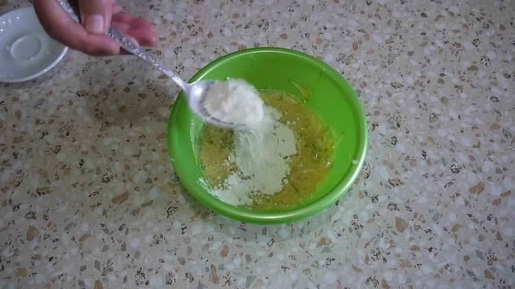 send flour to the egg