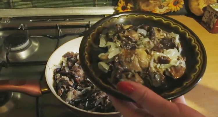 mushrooms fried with onions