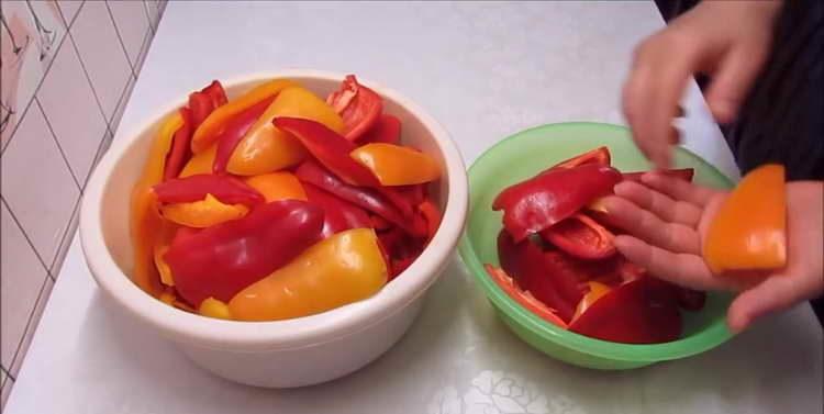 cut the pepper into four parts