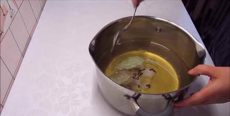 add water to the pan and add spices