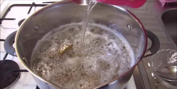 pour vinegar into boiling marinade