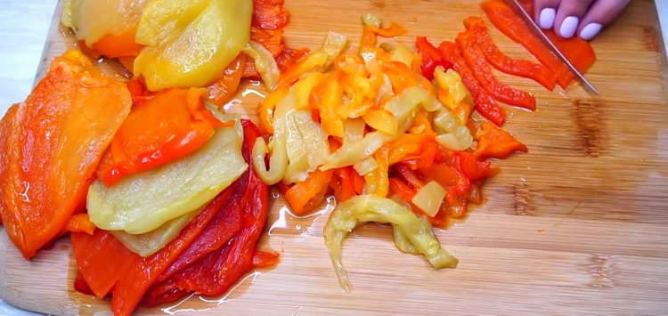 chop the pepper into strips