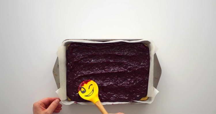 pour currants onto the cake