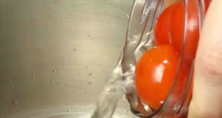 pour water from cans