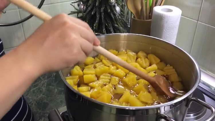 cook jam under the lid