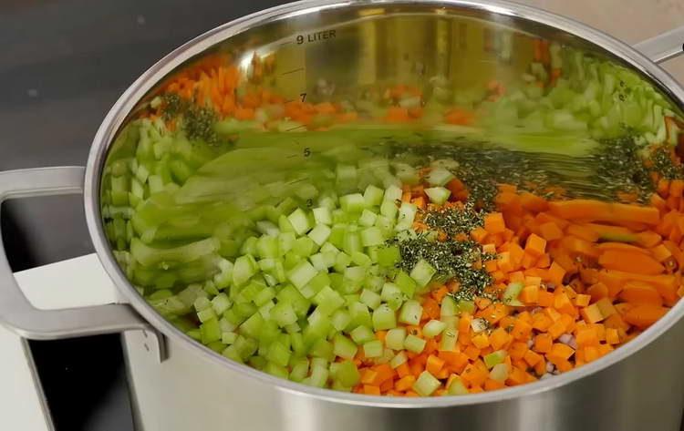 send vegetables to the pan