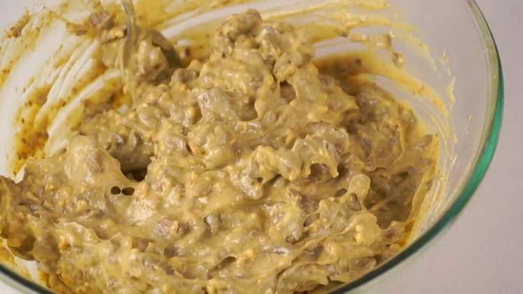 add peanuts to the cream