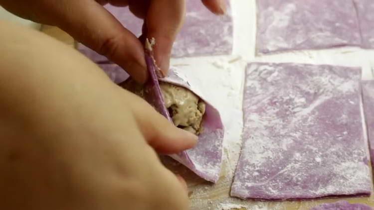 form pies with filling