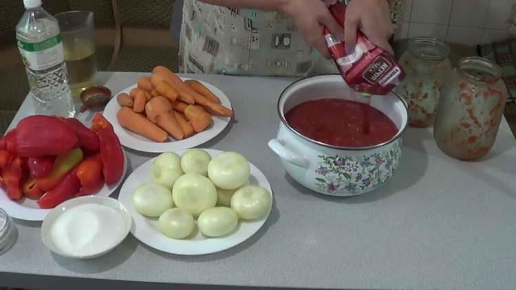 pour ketchup into the pan