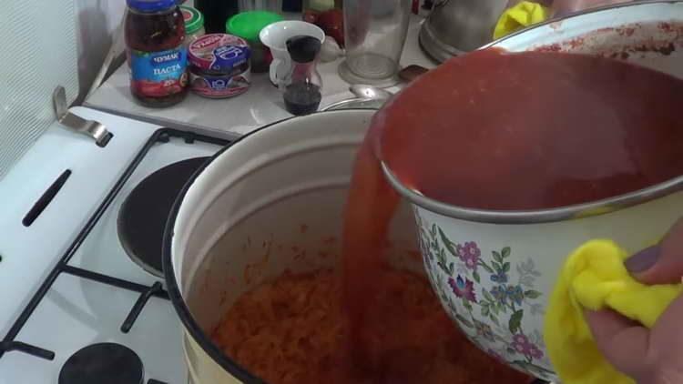 pour tomato paste to vegetables