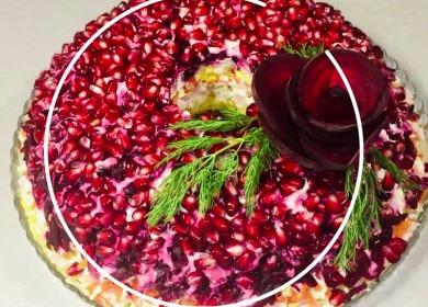 Bright and delicious salad  Smoked chicken garnet bracelet