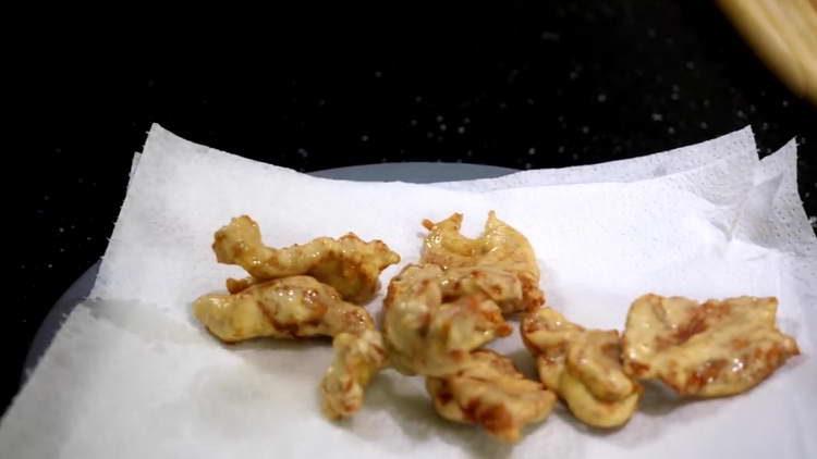 put meat on paper towels