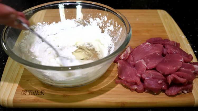 pour proteins into starch